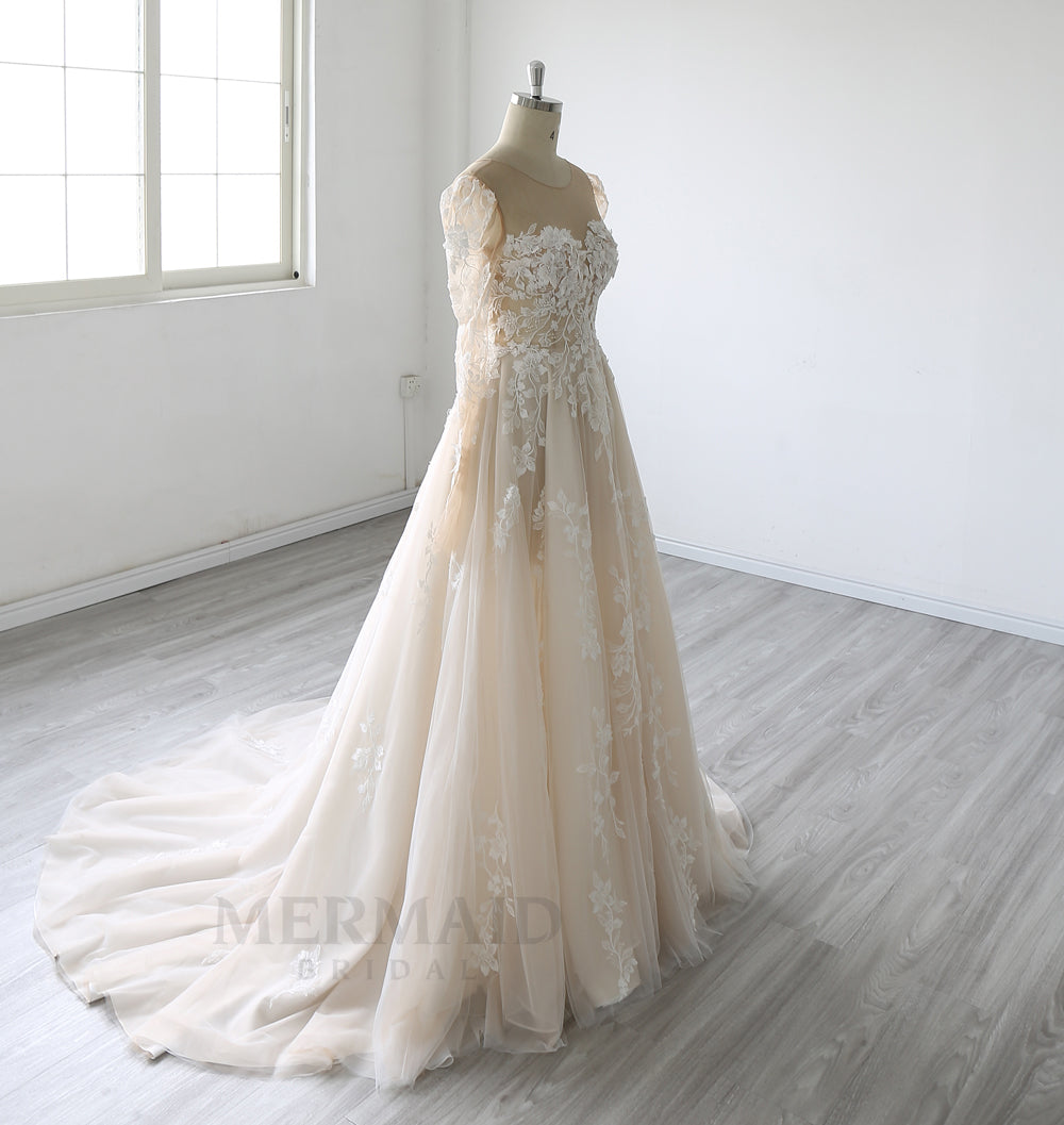 Long Sleeves Scoop Neck Court Train Lace Wedding Dress 2025