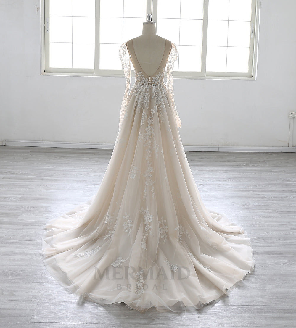 Long Sleeves Scoop Neck Court Train Lace Wedding Dress 2025