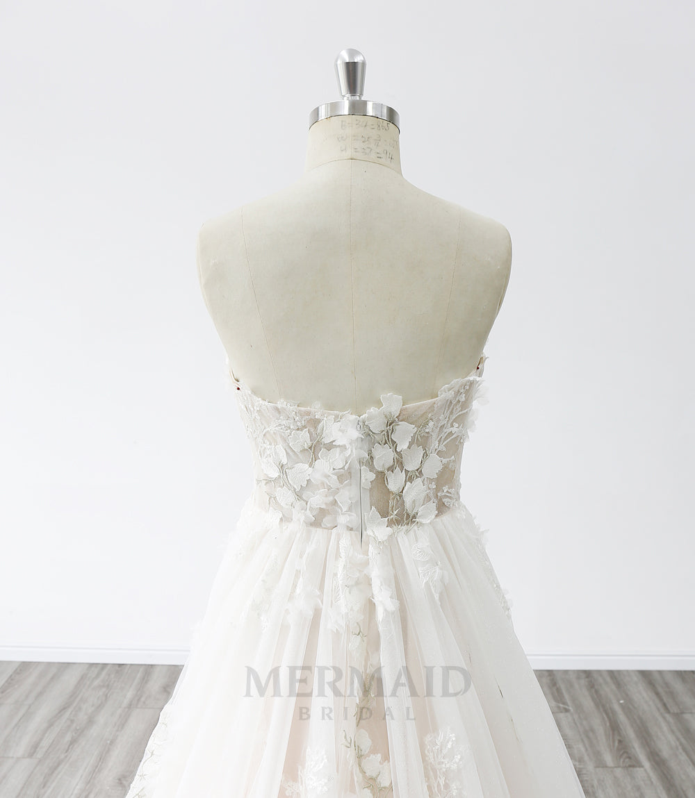 New Sweetheart Court Train 3D Flowers Lace A Line Wedding Dress 2024 with Detachable Cape