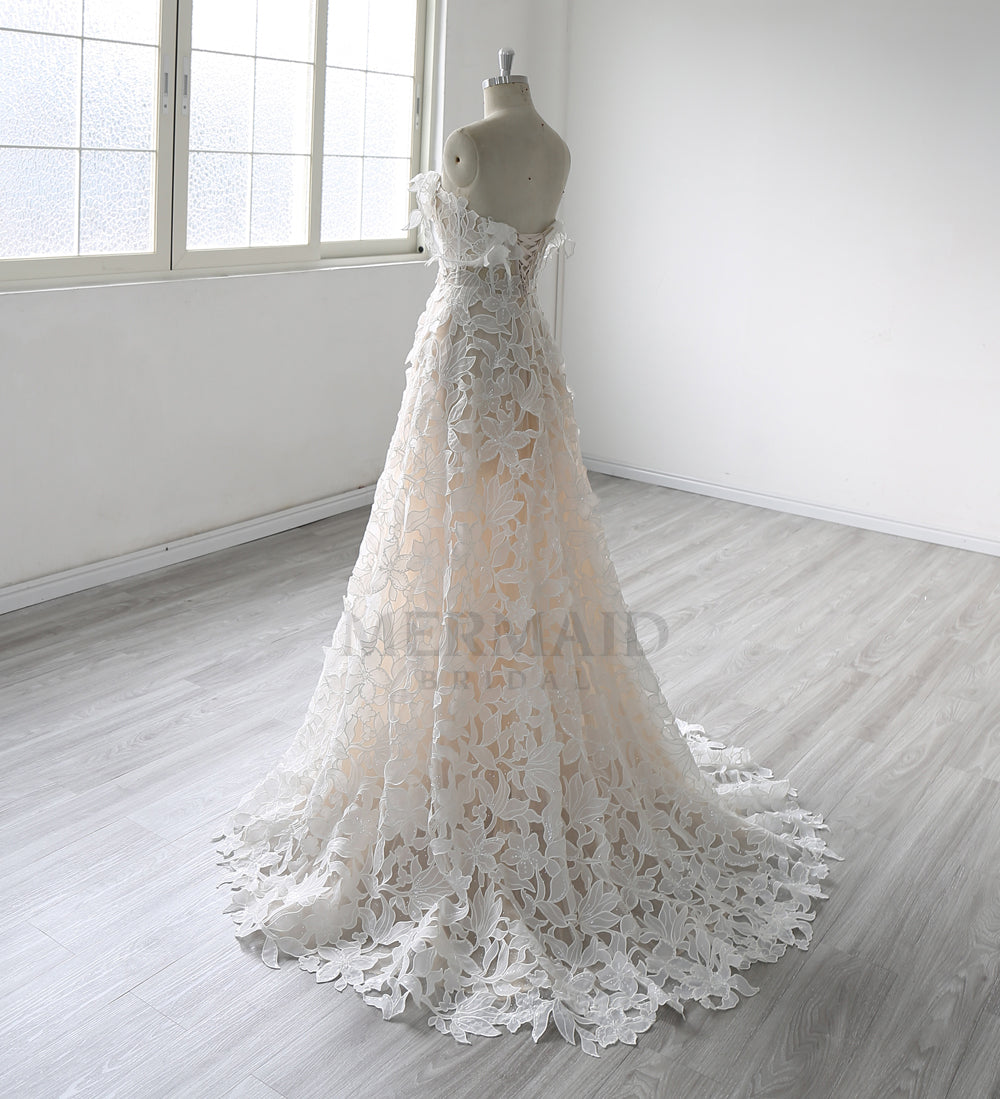 Off Shoulder Sweetheart Court Train Full Lace Wedding Dress 2025