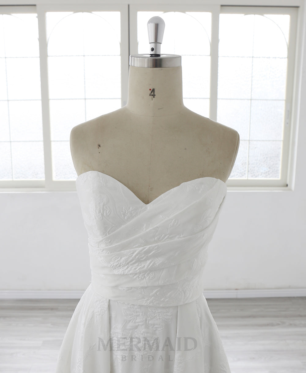 Simple Sweetheart Court Train A Line Jacquard Satin Wedding Dress 2025