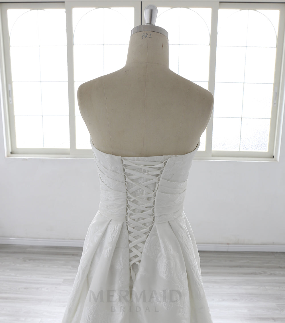 Simple Sweetheart Court Train A Line Jacquard Satin Wedding Dress 2025