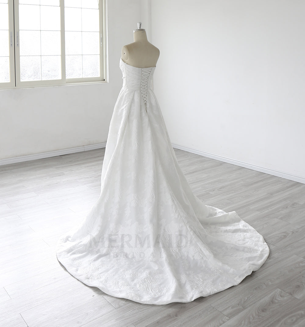 Simple Sweetheart Court Train A Line Jacquard Satin Wedding Dress 2025