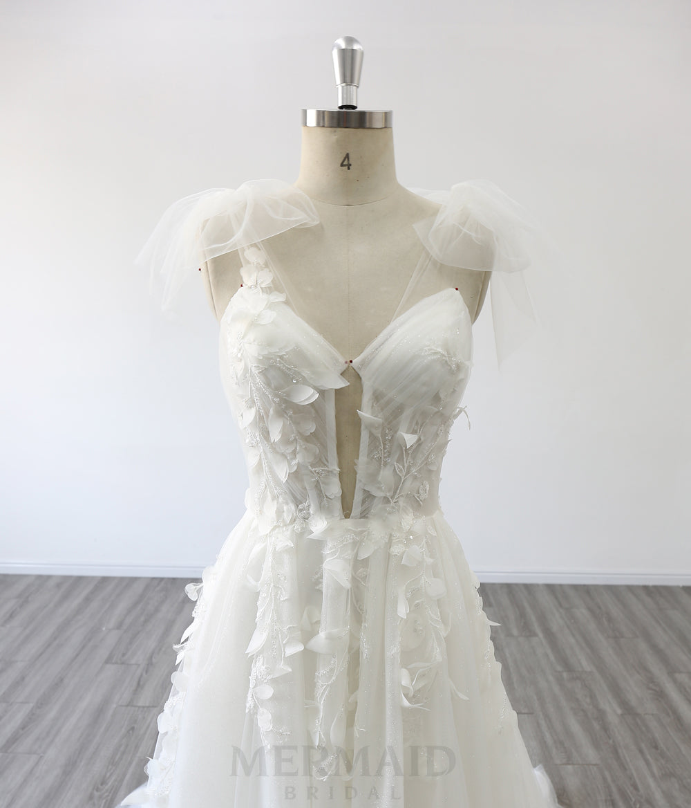 New V Back Detachable Straps Court Train Bridal Gown Beaded 3D Lace Wedding Dress