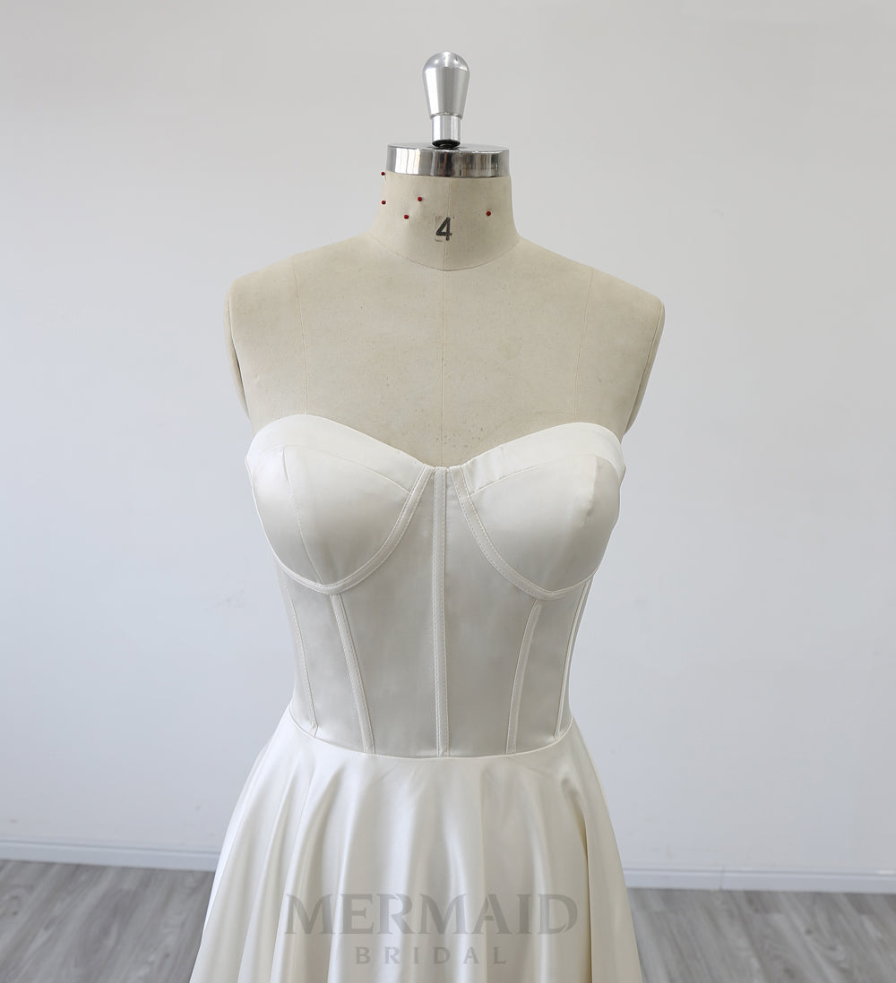 Sweetheart A Line Court Train Satin Wedding Dress 2025