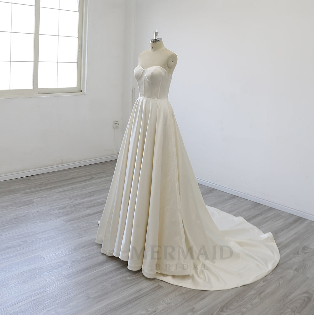 Sweetheart A Line Court Train Satin Wedding Dress 2025