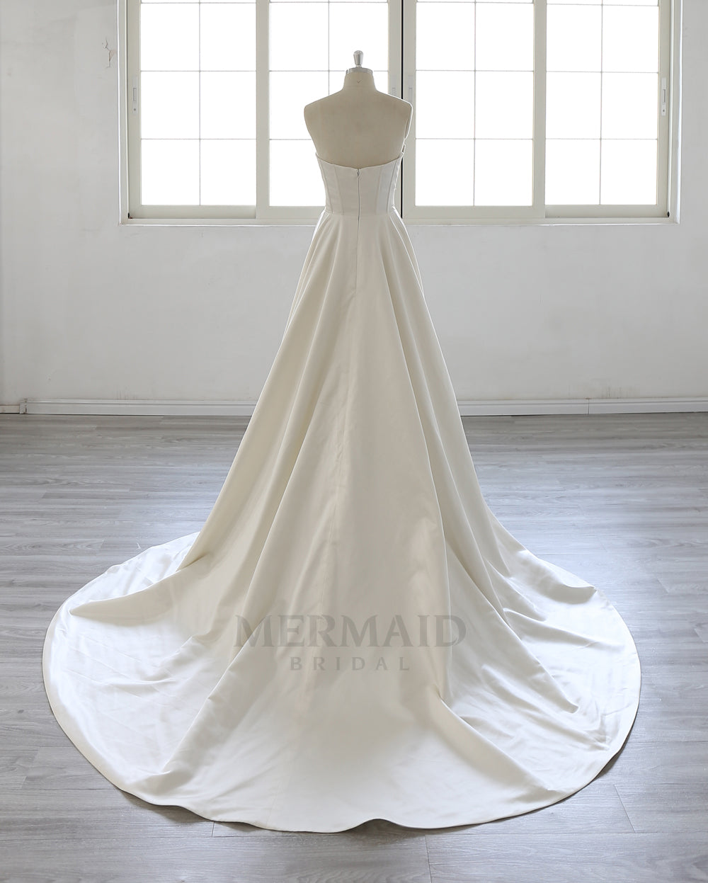 Sweetheart A Line Court Train Satin Wedding Dress 2025