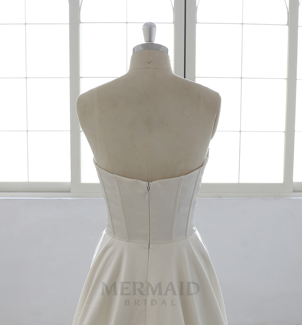 Sweetheart A Line Court Train Satin Wedding Dress 2025
